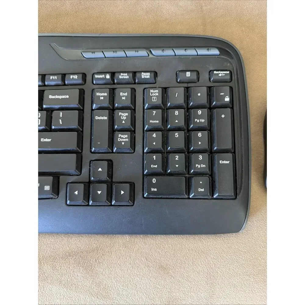 Logitech Keyboard 820-008582 and Mouse 810-005232 Bundle, Not Tested